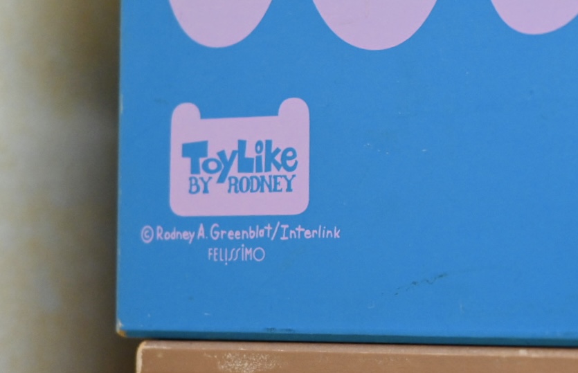 ロドニーの引き出しの横にあるロゴ。フェリシモで毎月1つずつ届いた。