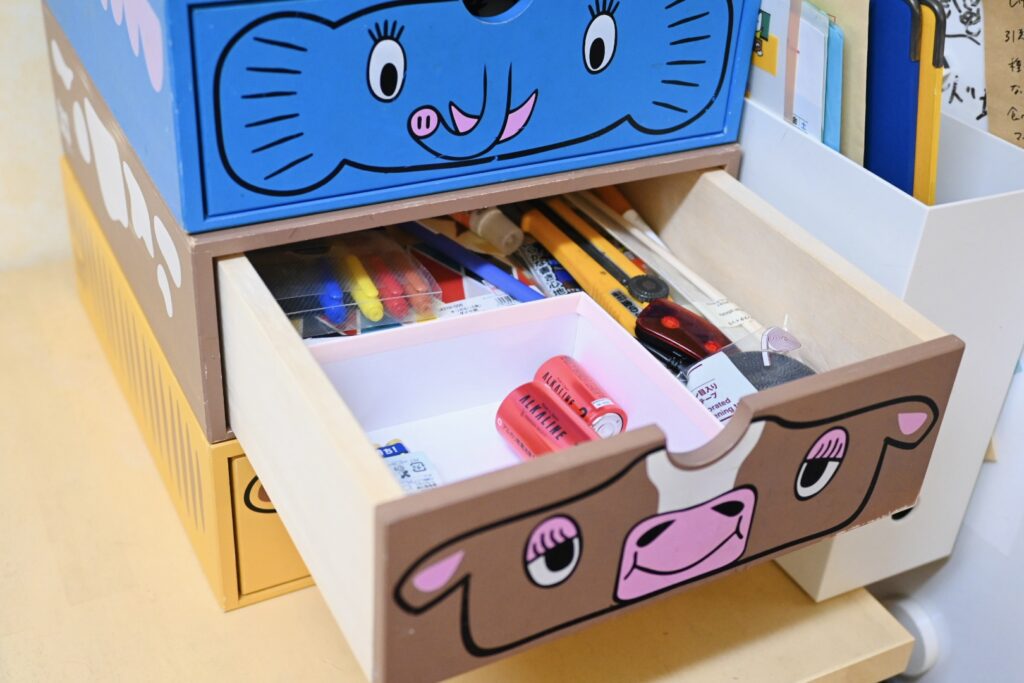 ロドニーの引き出しを開けたところ。フェリシモで毎月1つずつ届いた。