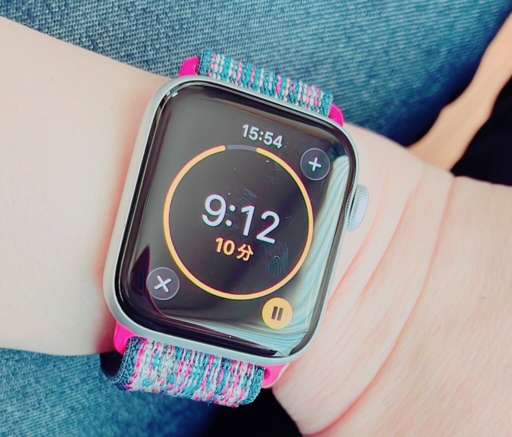 休憩時間、Apple Watchで10分タイマーをセットして、目を閉じる