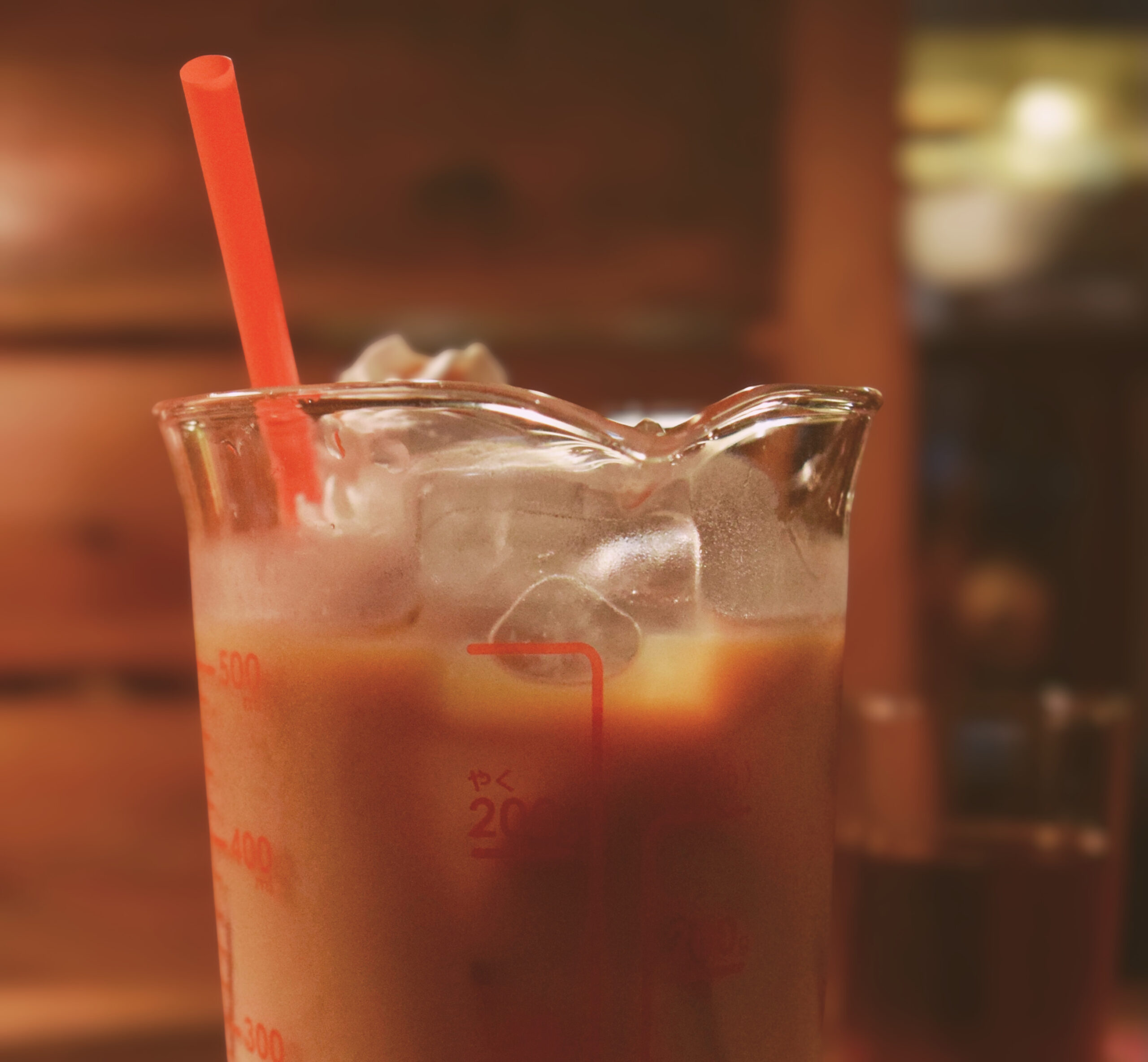 禁煙の衝動を抑えるために立ち寄った喫茶店のアイスカフェオレ