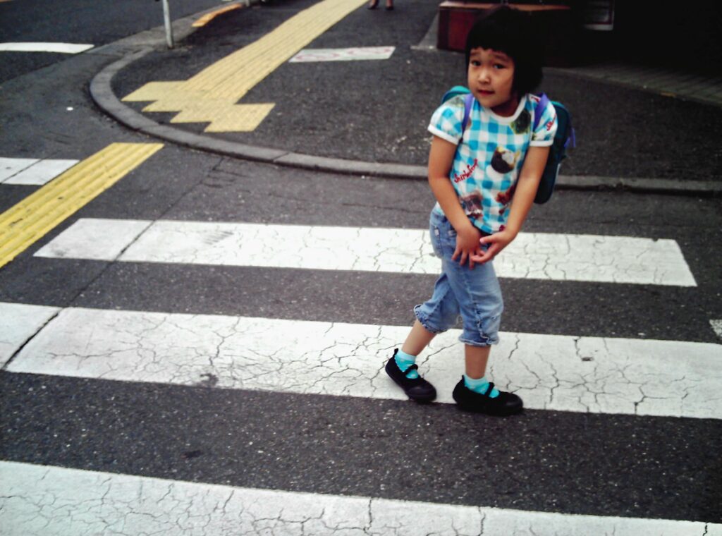 幼稚園時代の娘。Tシャツはシャーリーテンプル。