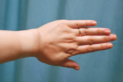 2026年の夏、高校生以来の日焼けした手