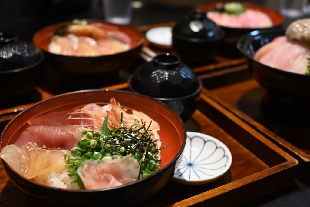 海鮮みうらで、づけちらし