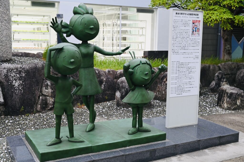 福岡市サザエさん通り、サザエさん、カツオくん、ワカメちゃんの銅像