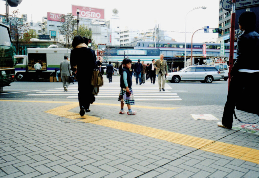 高田馬場駅前の娘