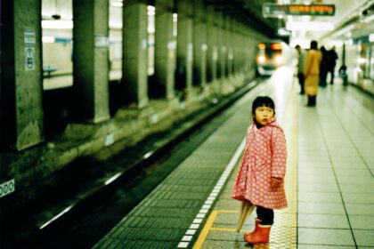 東京メトロ高田馬場駅での娘